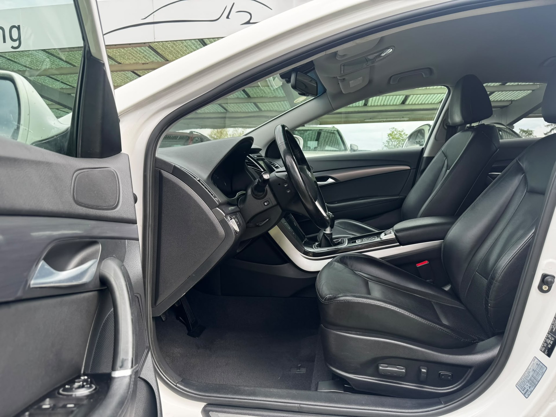 HYUNDAI i40 1.7 CRDI Style-image-11
