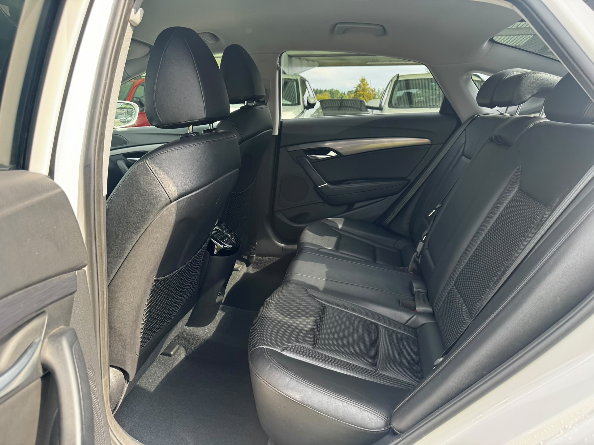 HYUNDAI i40 1.7 CRDI Style-image-12