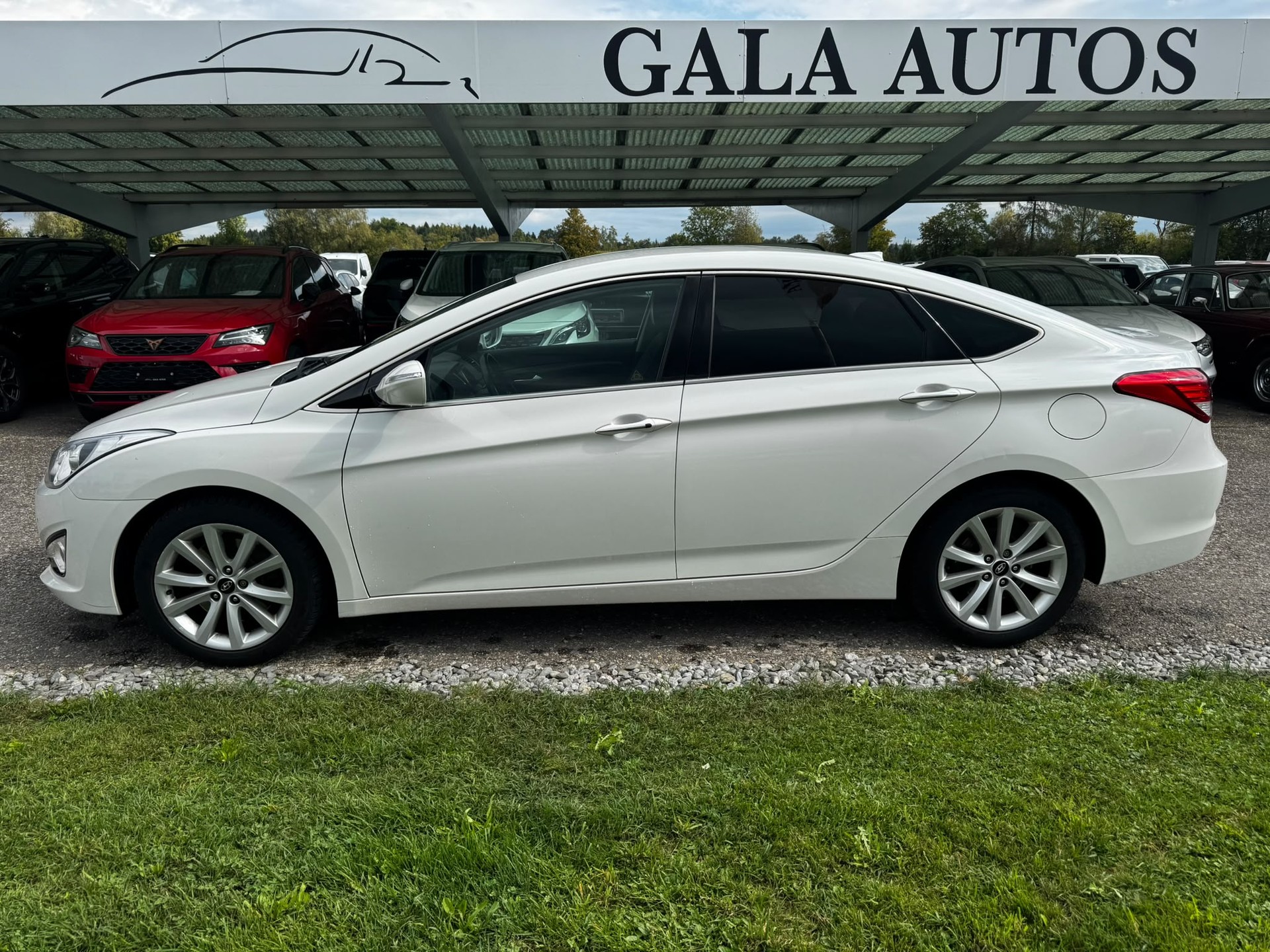 HYUNDAI i40 1.7 CRDI Style-image-7