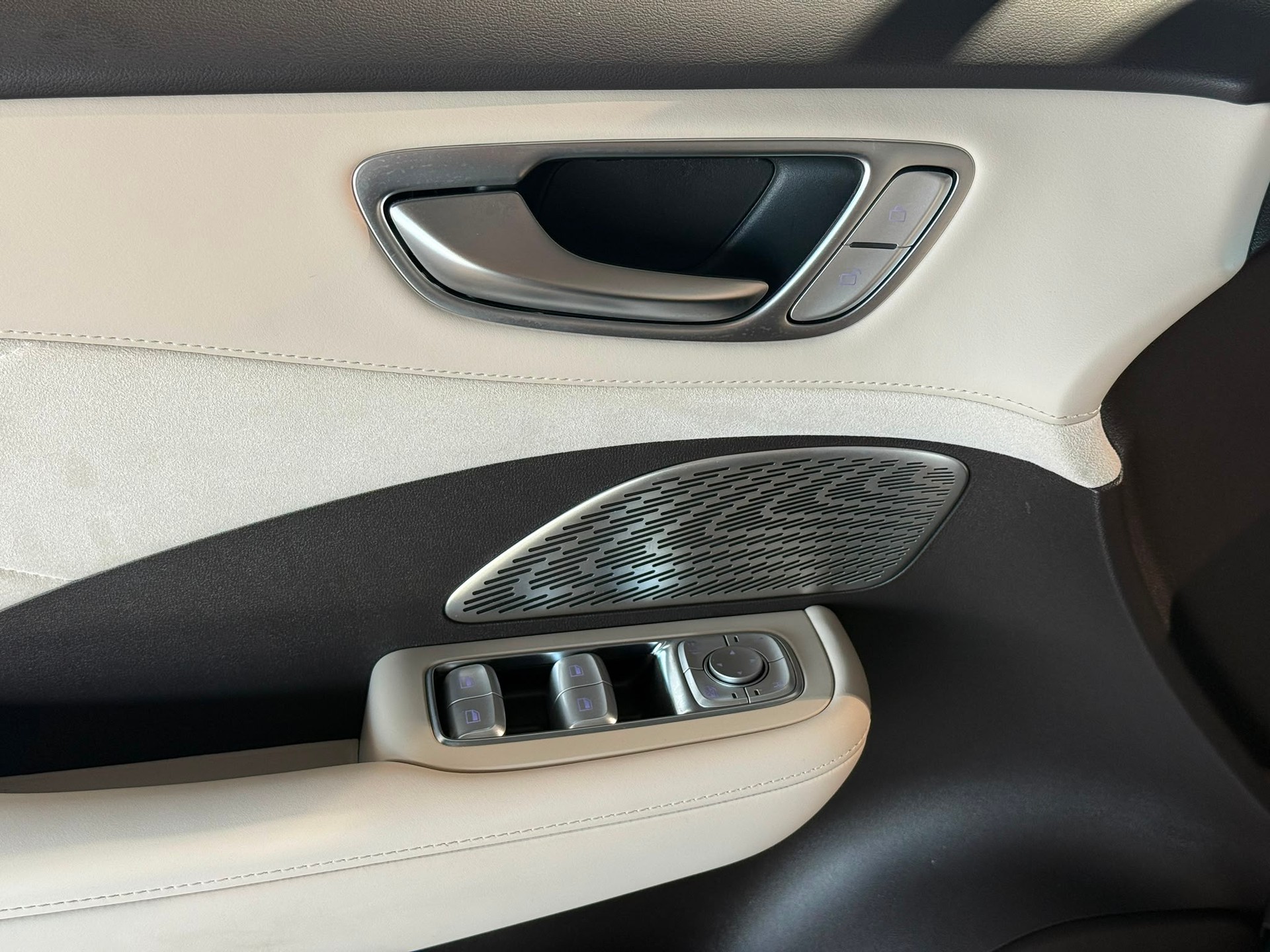 MG S6 EV 77kWh Luxury AWD-image-23