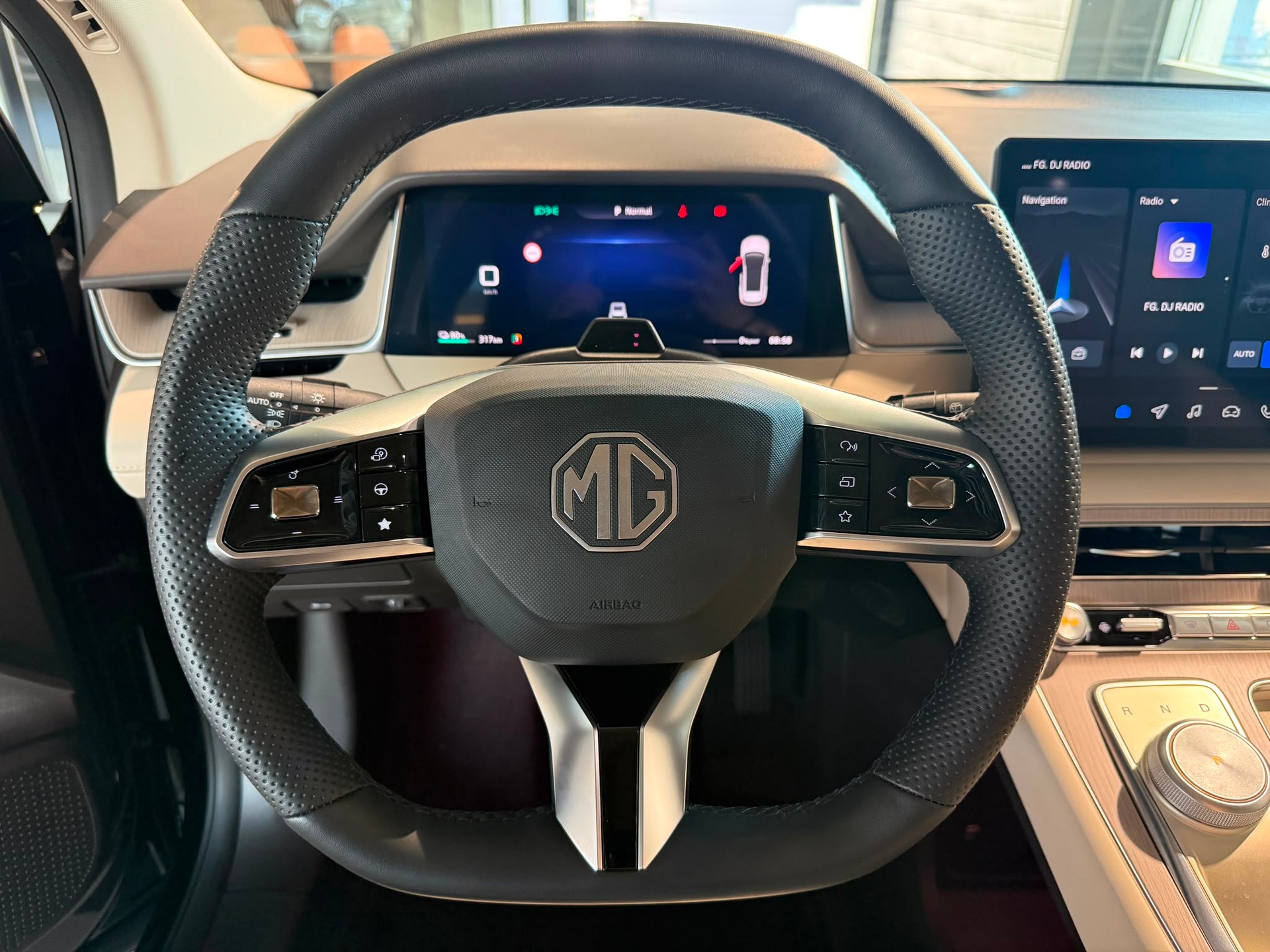 MG S6 EV 77kWh Luxury AWD-image-13