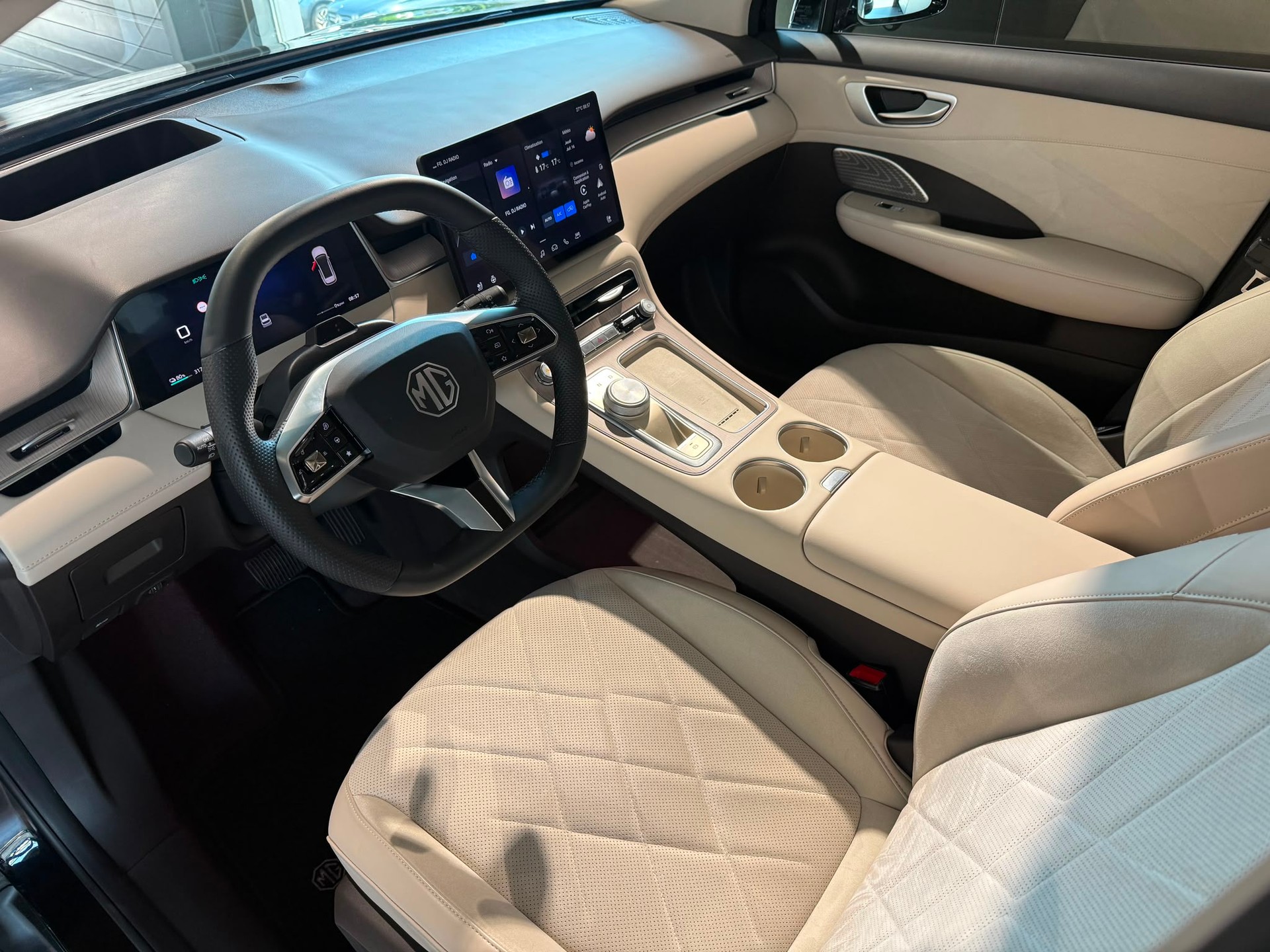 MG S6 EV 77kWh Luxury AWD-image-9
