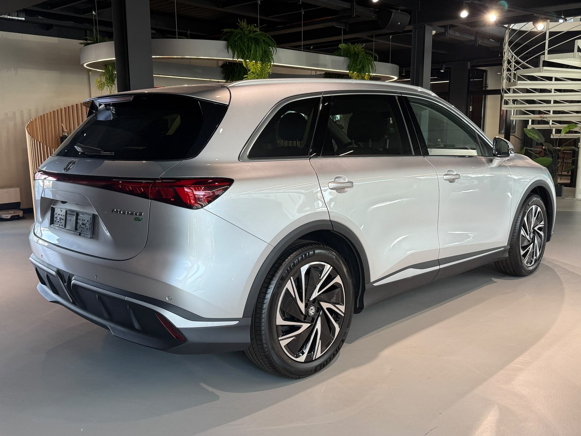 MG S6 EV 77kWh Luxury AWD-image-3