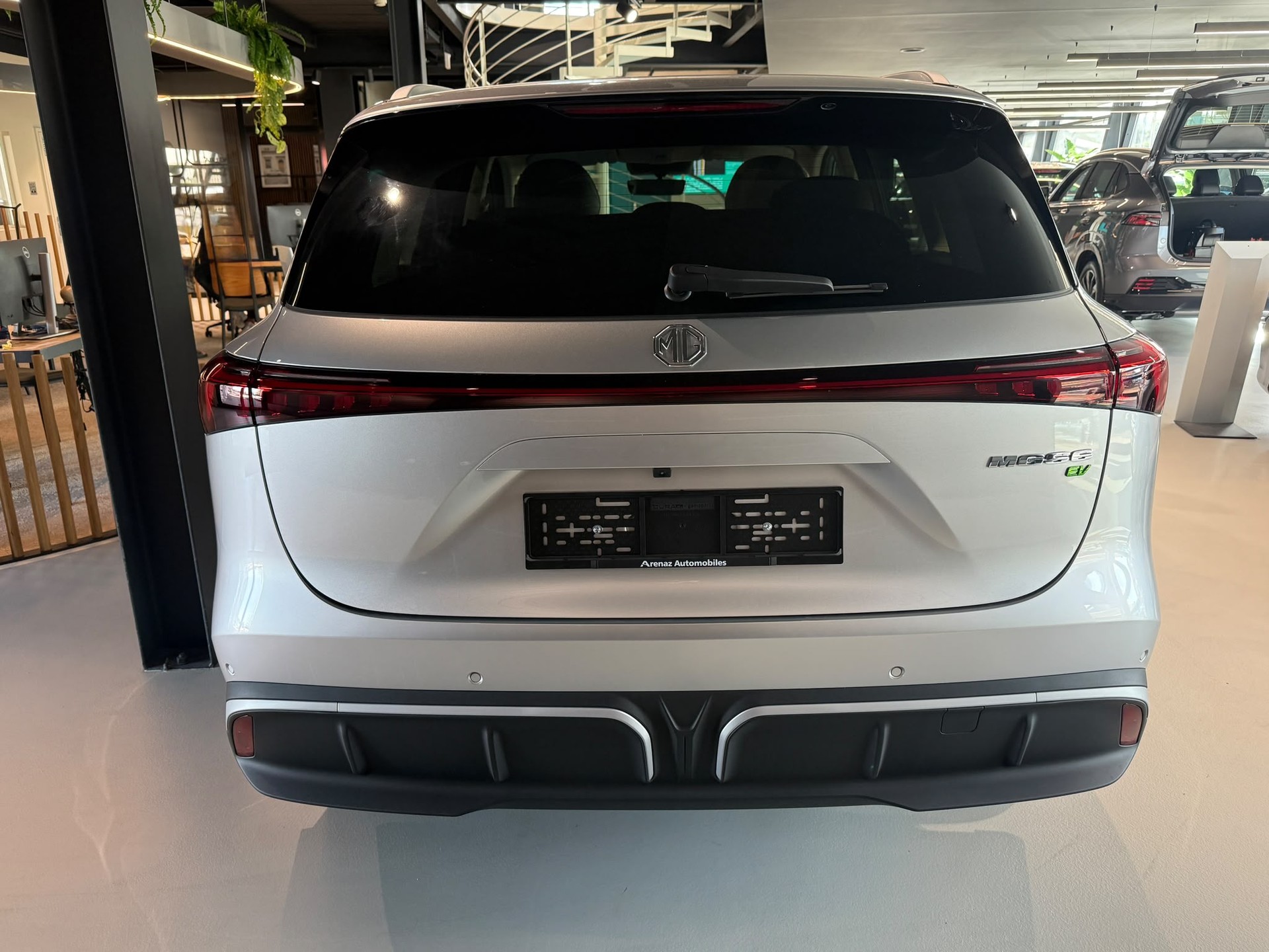 MG S6 EV 77kWh Luxury AWD-image-4