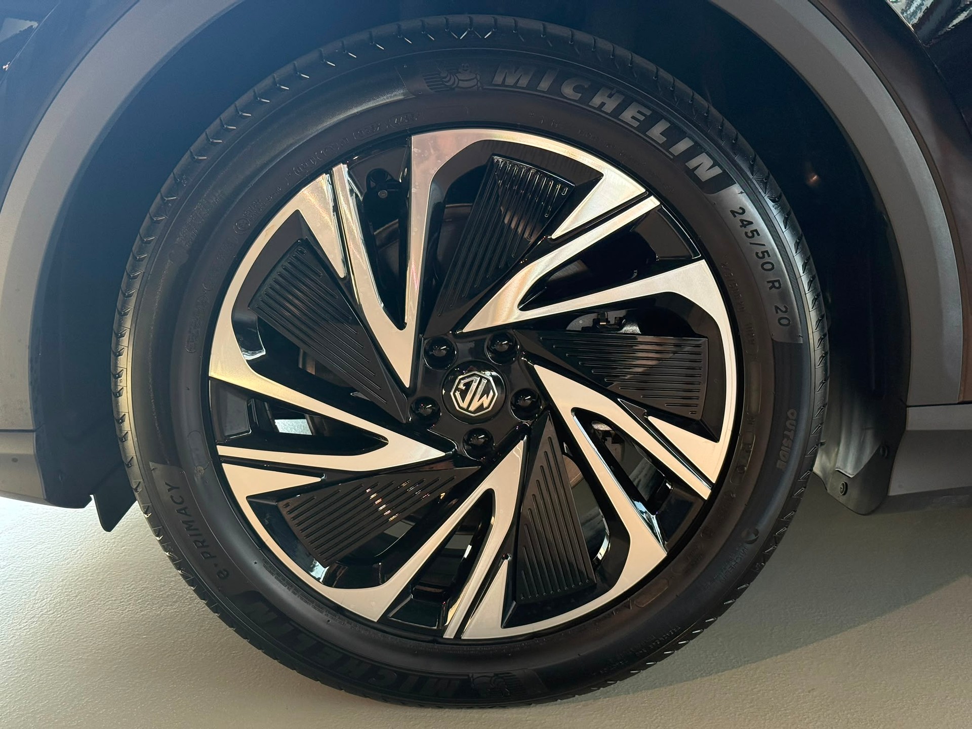 MG S6 EV 77kWh Luxury AWD-image-25