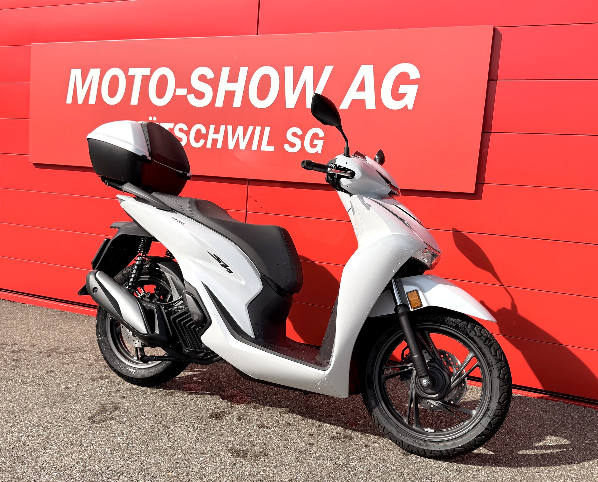 HONDA SH 125 Top Box-showroom-element-1