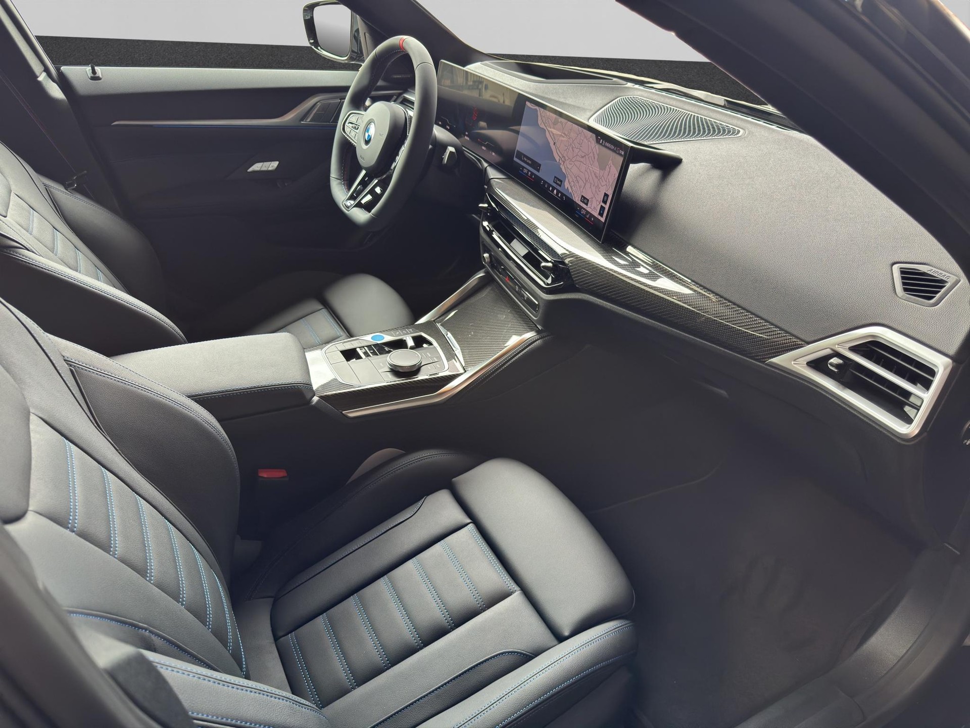BMW i4 M60 xDrive Gran Coupé 'Black Package'-image-17