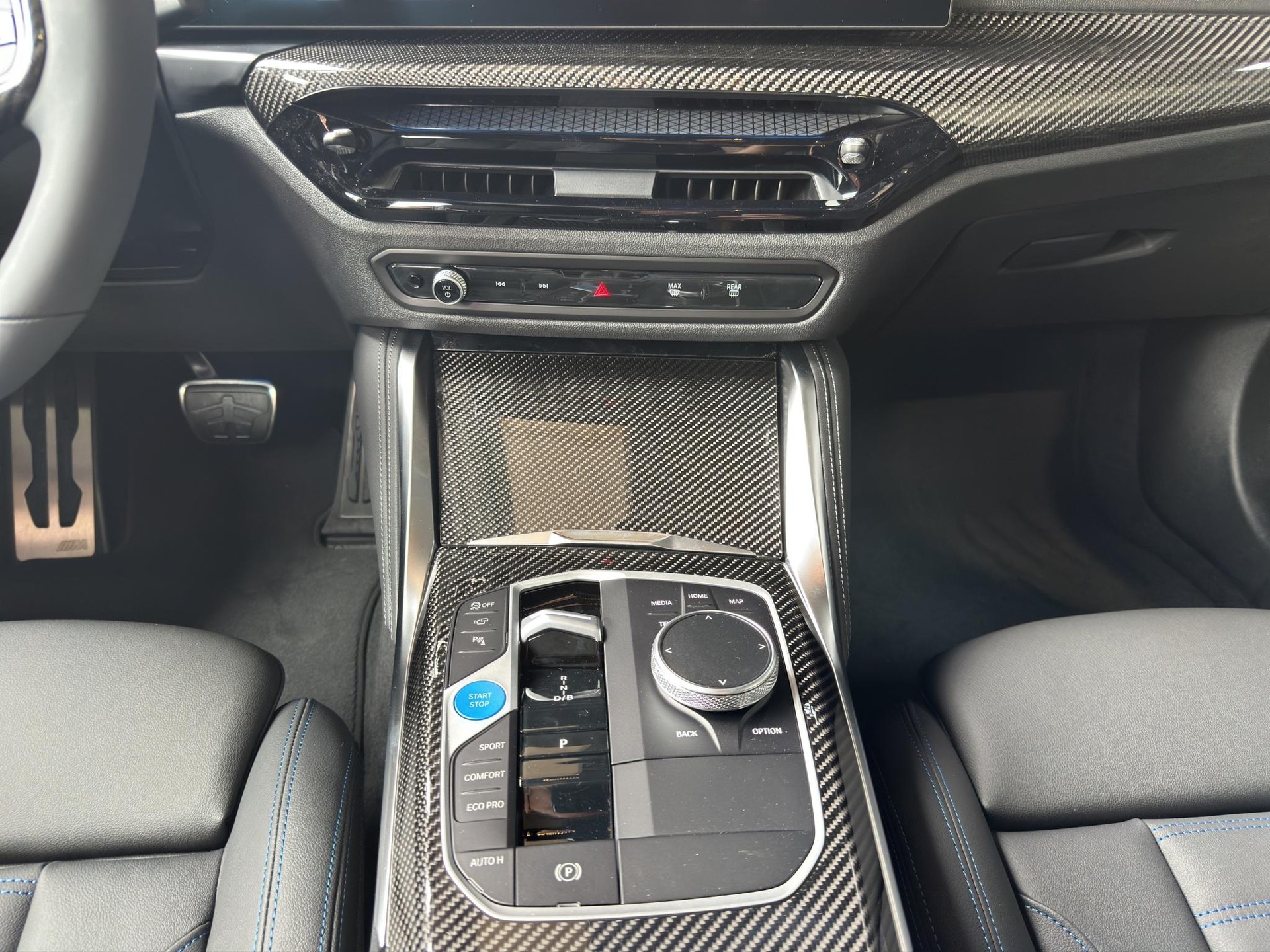 BMW i4 M60 xDrive Gran Coupé 'Black Package'-image-14