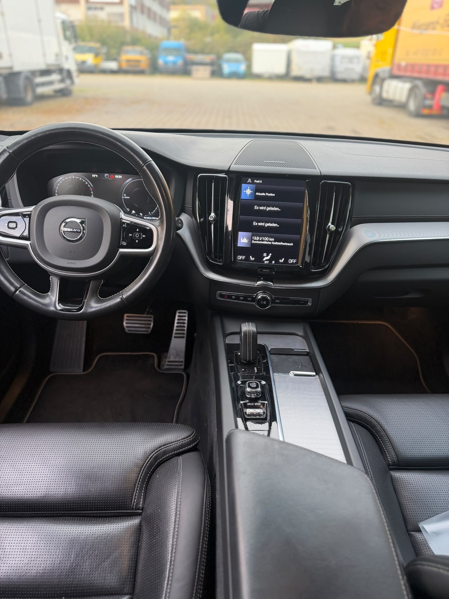 VOLVO XC60 T8 eAWD R-Design Geartronic-image-4
