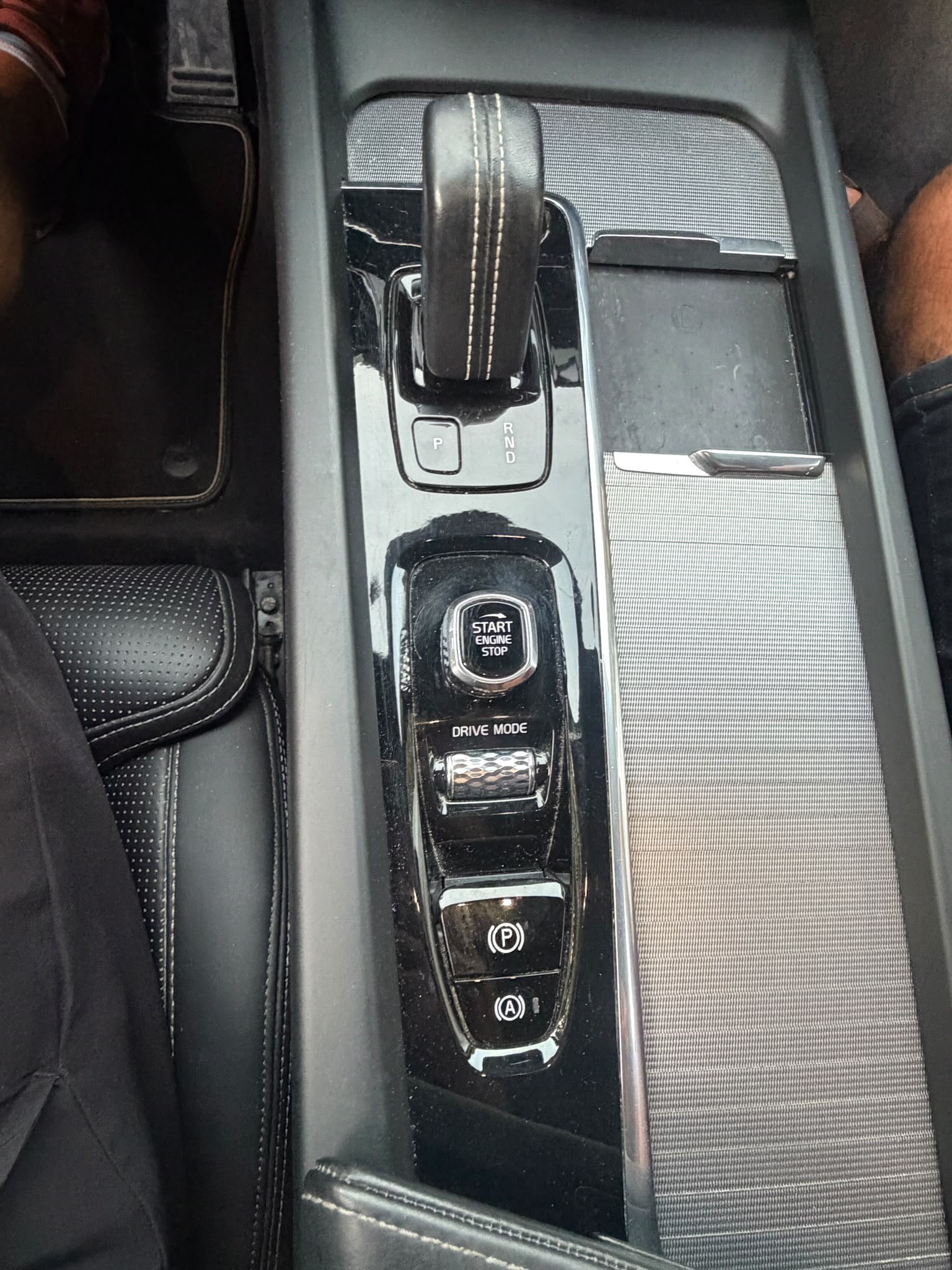 VOLVO XC60 T8 eAWD R-Design Geartronic-image-10