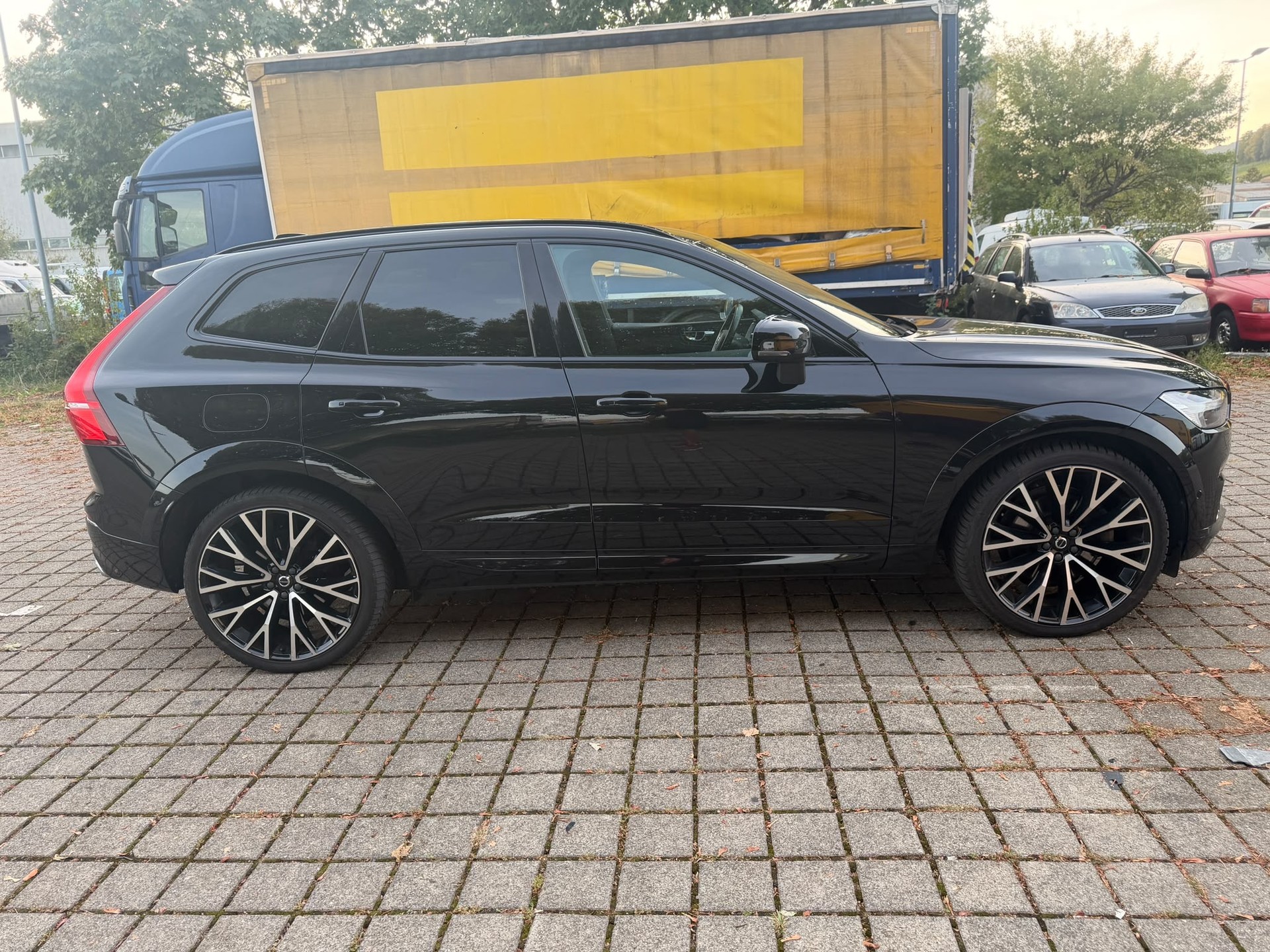 VOLVO XC60 T8 eAWD R-Design Geartronic-image-1