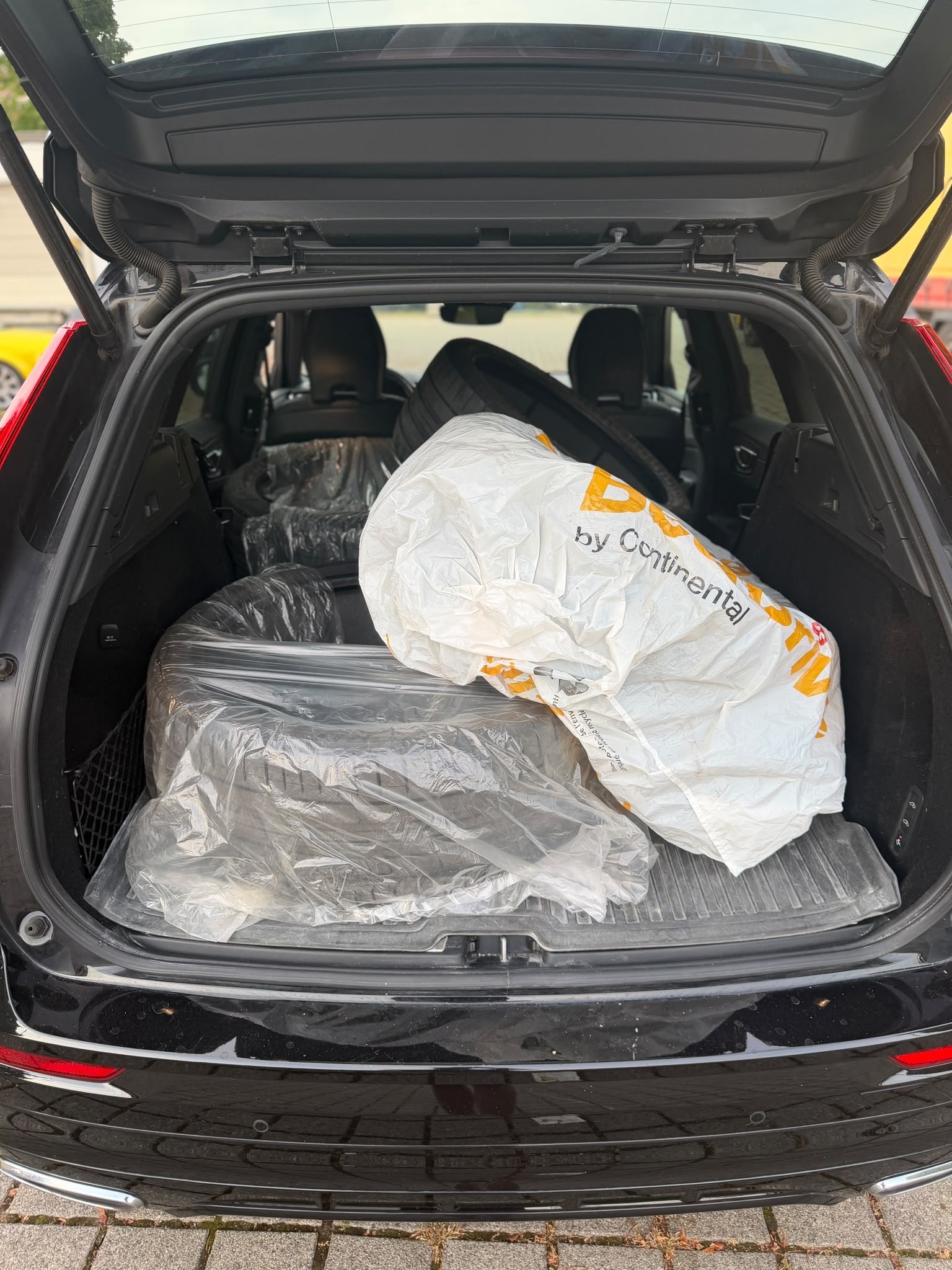 VOLVO XC60 T8 eAWD R-Design Geartronic-image-8