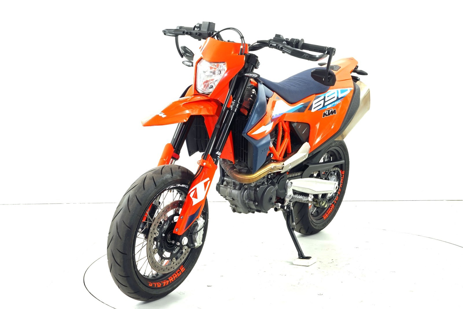 KTM 690 SMC R ABS-showroom-element-2