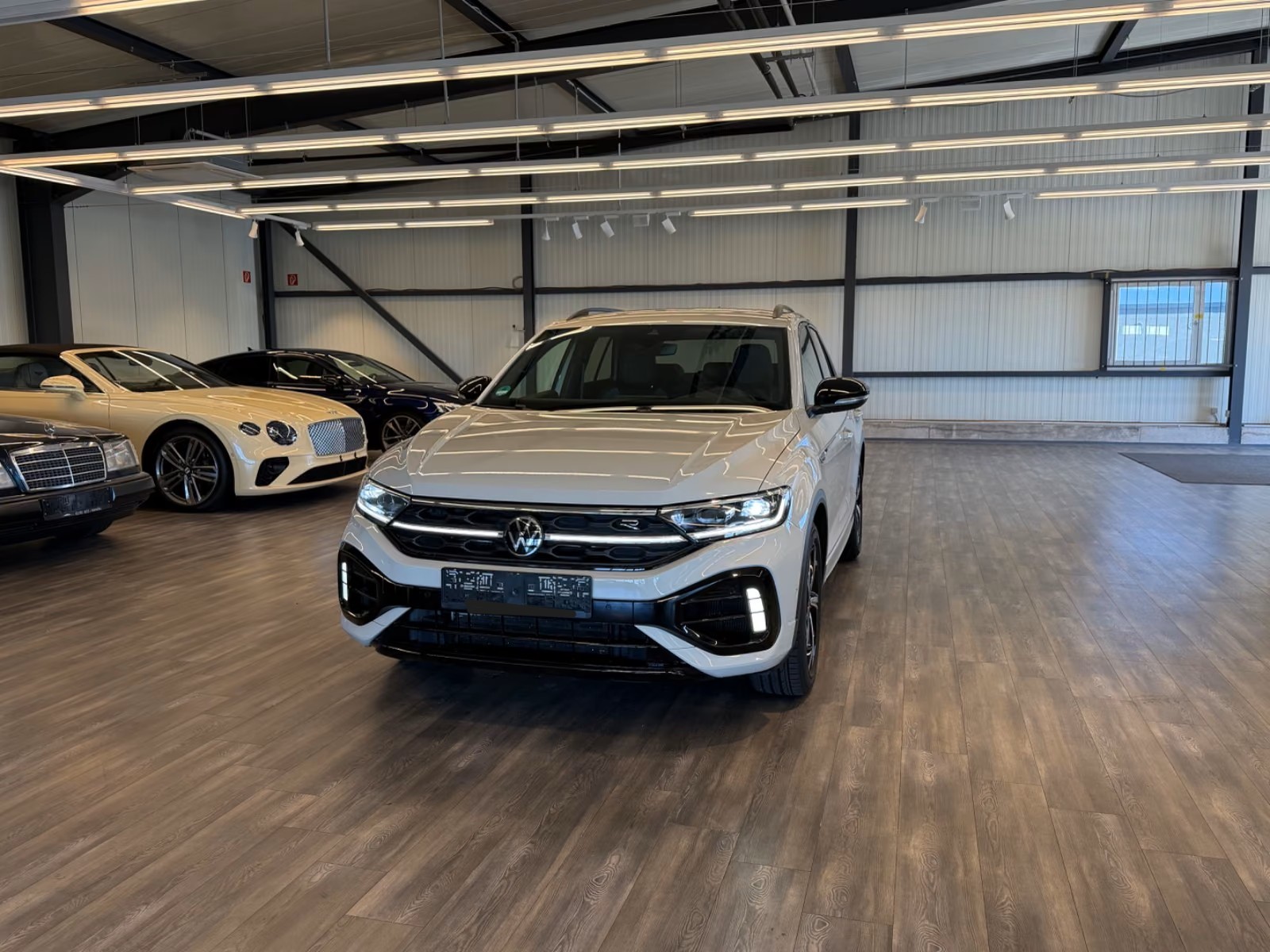 VW T-Roc 2.0 TSI R DSG 4Motion-image-1