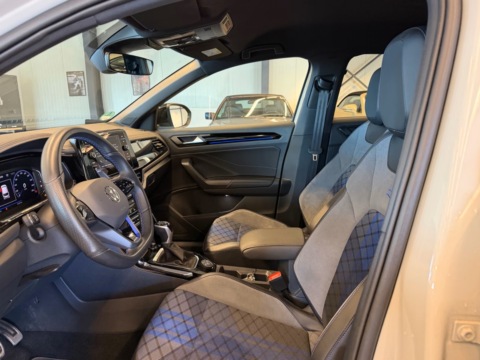 VW T-Roc 2.0 TSI R DSG 4Motion-image-8