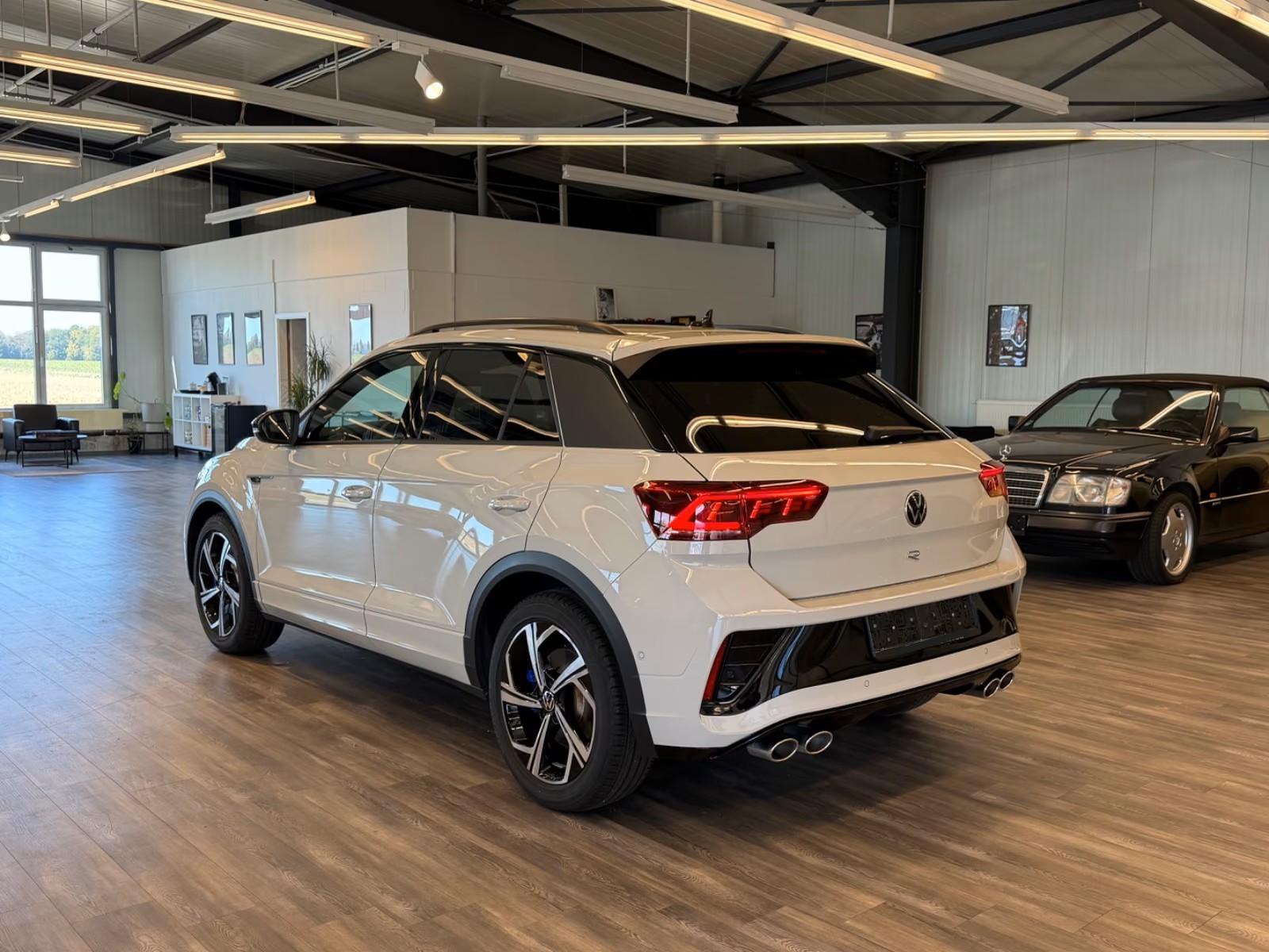 VW T-Roc 2.0 TSI R DSG 4Motion-image-5
