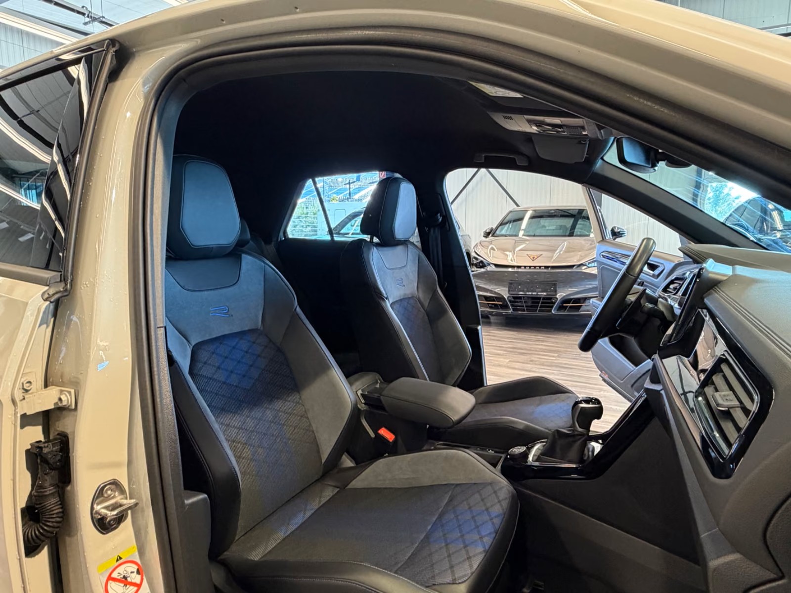 VW T-Roc 2.0 TSI R DSG 4Motion-image-10