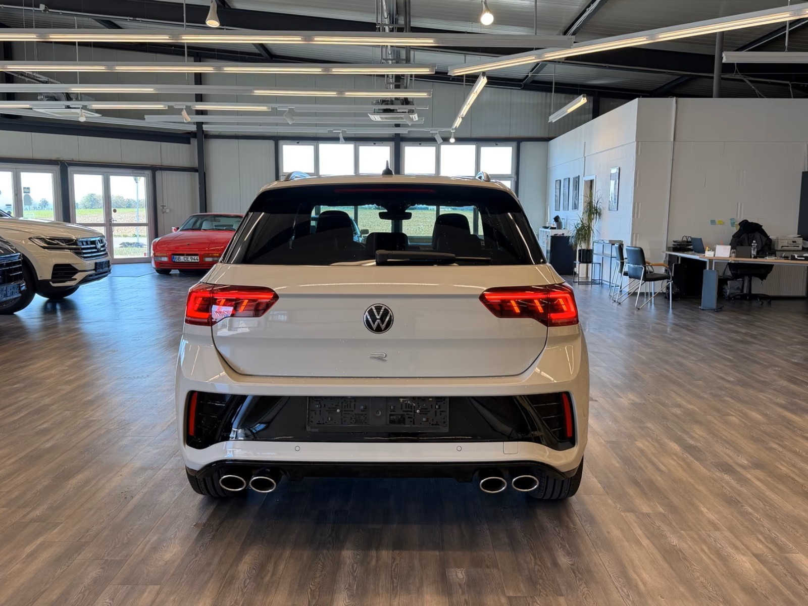 VW T-Roc 2.0 TSI R DSG 4Motion-image-6