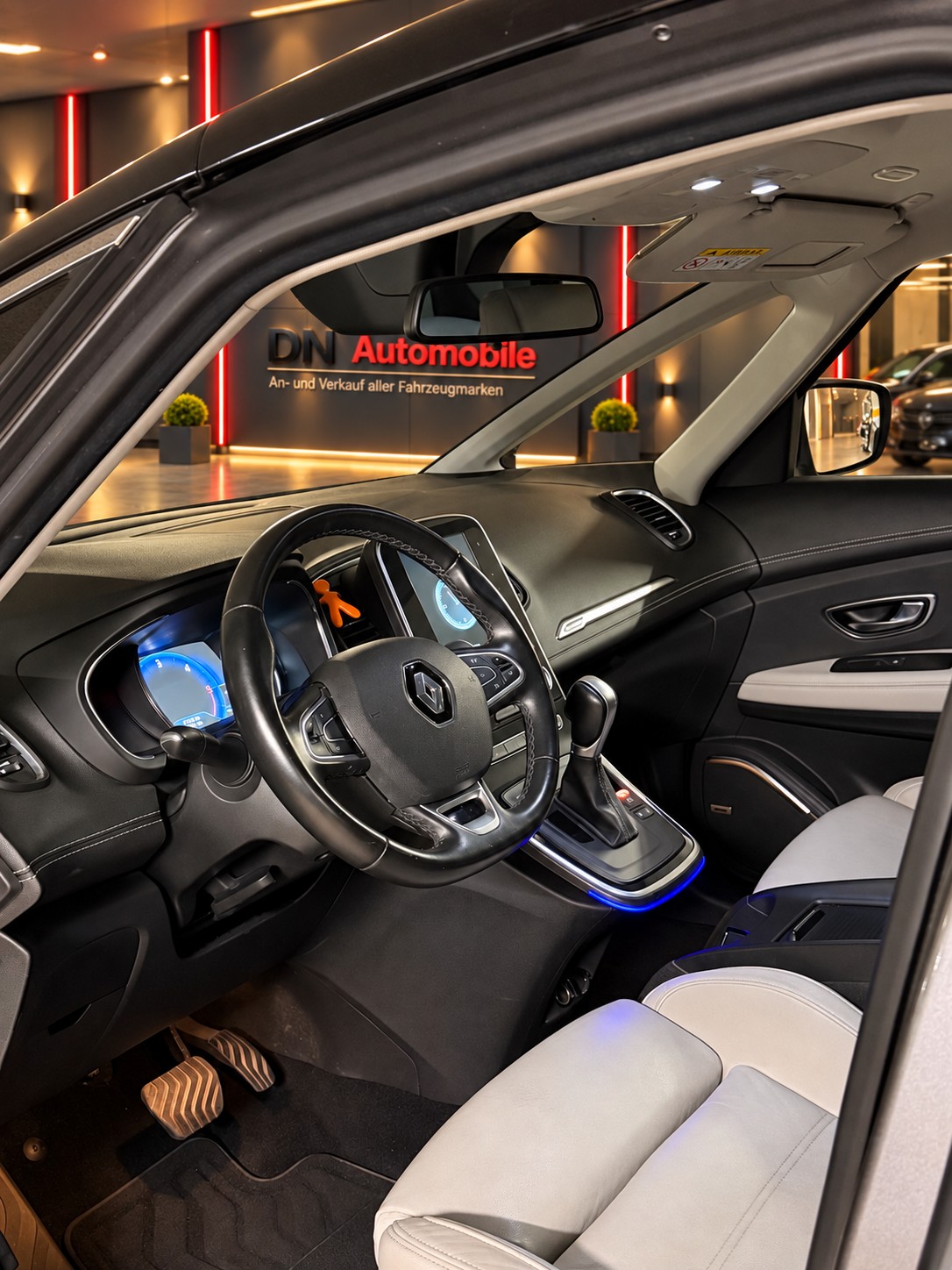 RENAULT Scénic 1.6 dCi Bose EDC-image-7