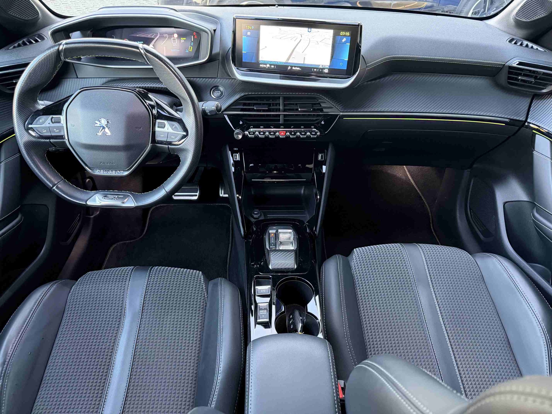 PEUGEOT 208 e-GT-image-9