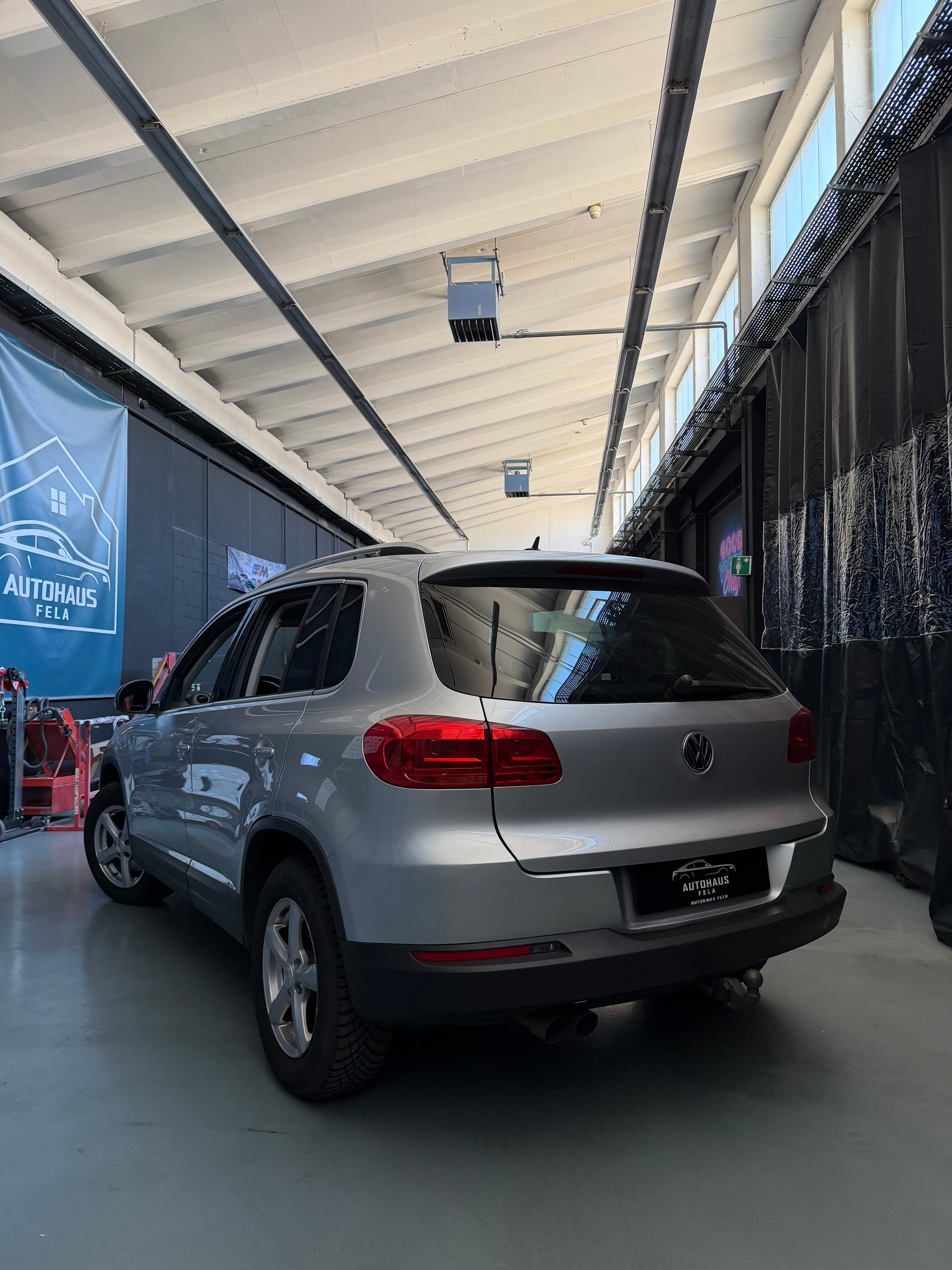 VW Tiguan 2.0 TDI BlueMotion Sport&Style 4Motion DSG-image-2