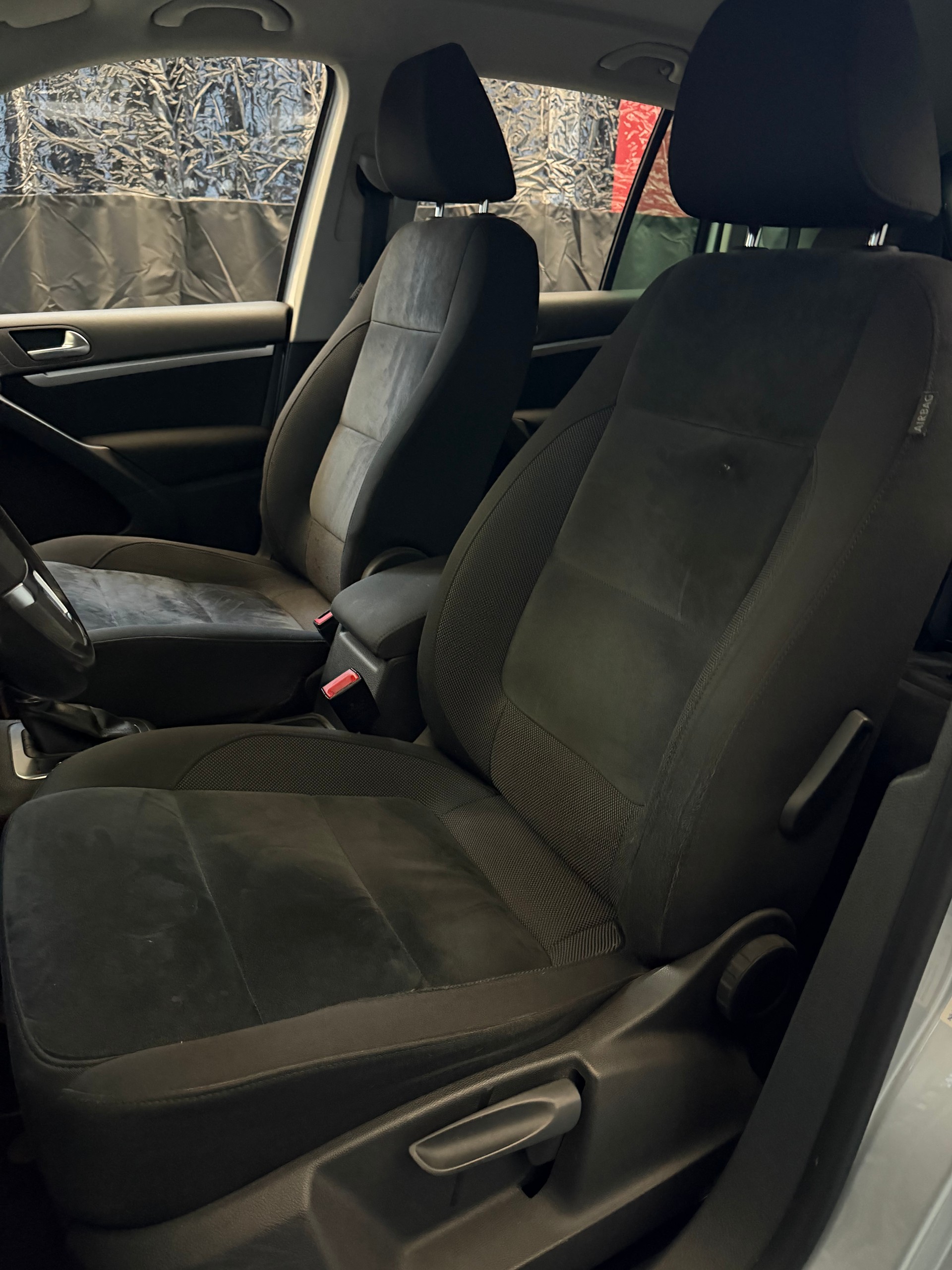 VW Tiguan 2.0 TDI BlueMotion Sport&Style 4Motion DSG-image-4