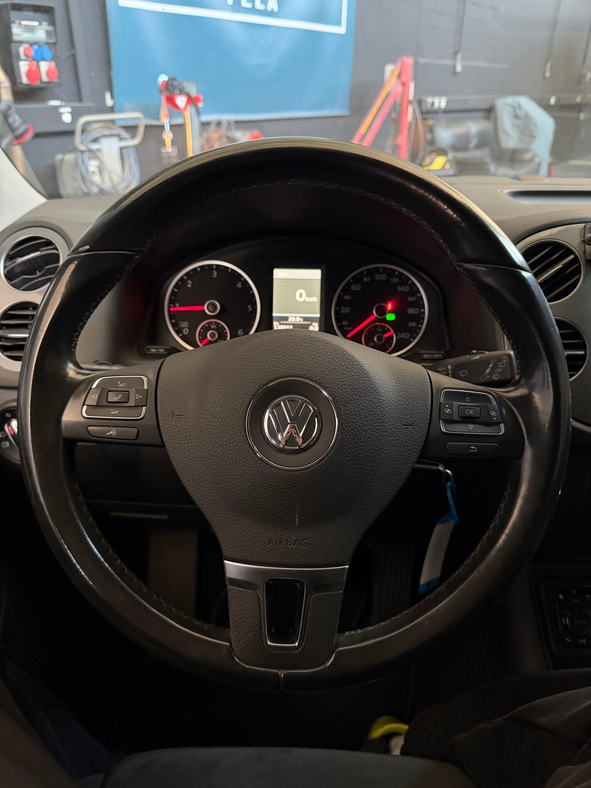 VW Tiguan 2.0 TDI BlueMotion Sport&Style 4Motion DSG-image-5