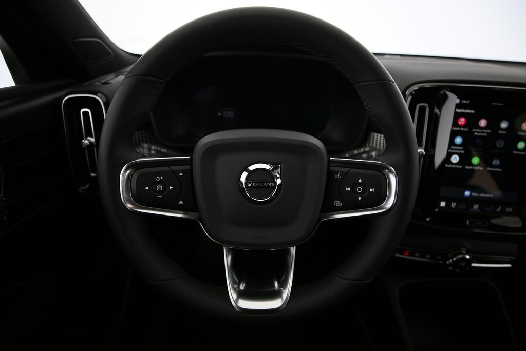 VOLVO XC40 P8 Twin Pro AWD-image-6