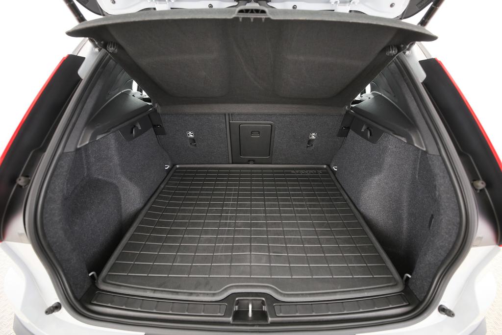 VOLVO XC40 P8 Twin Pro AWD-image-14