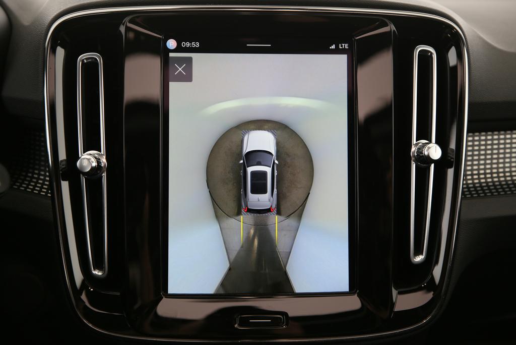 VOLVO XC40 P8 Twin Pro AWD-image-15