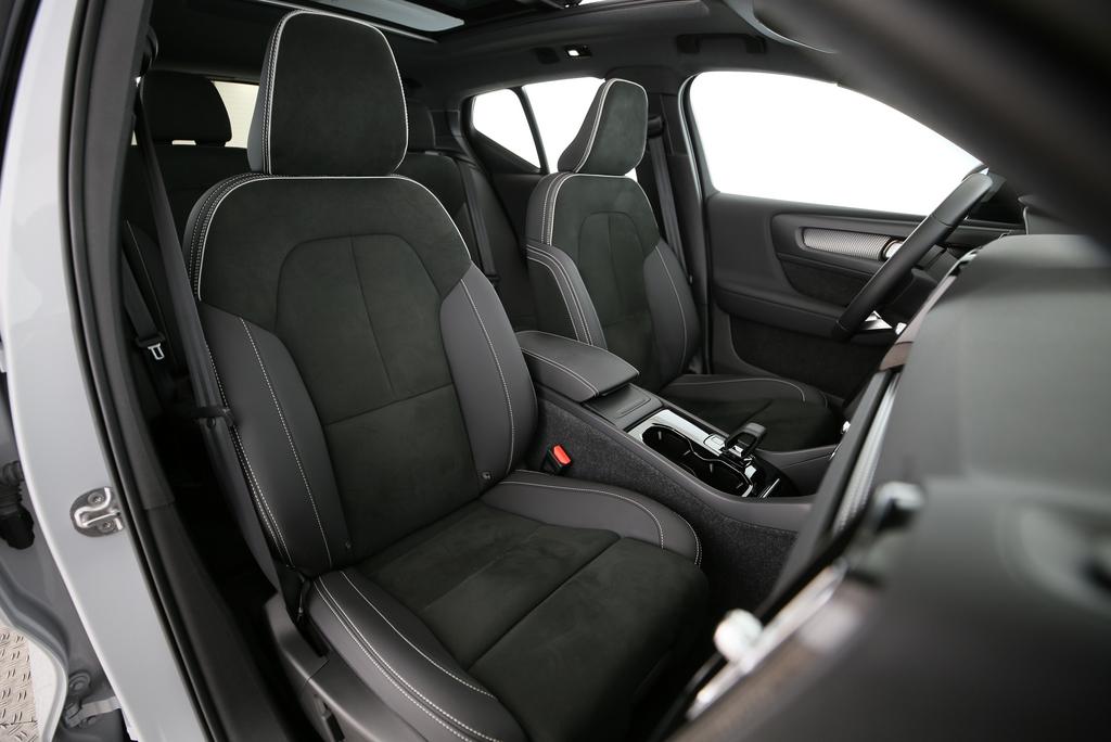 VOLVO XC40 P8 Twin Pro AWD-image-13