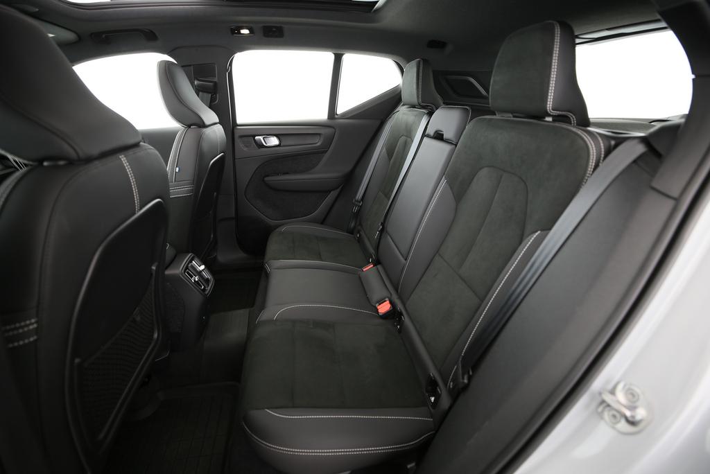VOLVO XC40 P8 Twin Pro AWD-image-11