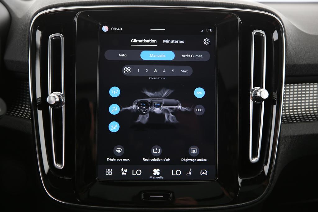 VOLVO XC40 P8 Twin Pro AWD-image-9