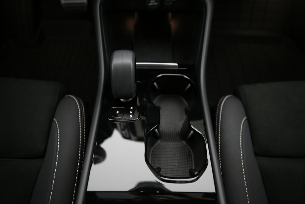 VOLVO XC40 P8 Twin Pro AWD-image-10