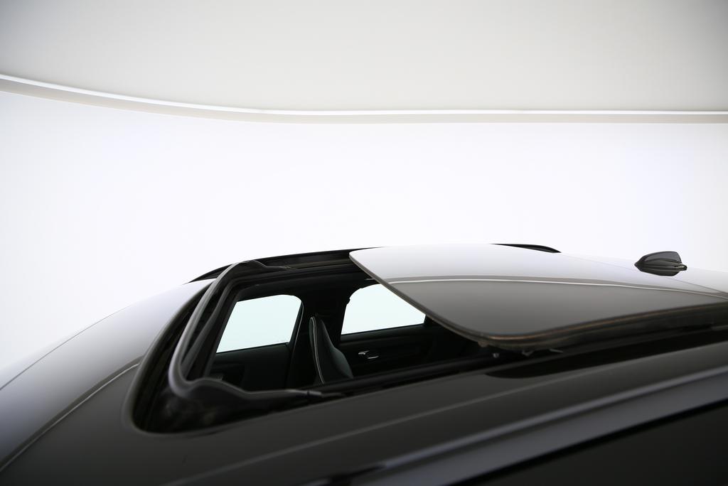 VOLVO XC40 P8 Twin Pro AWD-image-12