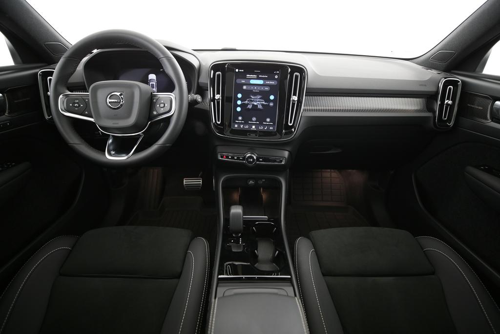 VOLVO XC40 P8 Twin Pro AWD-image-5