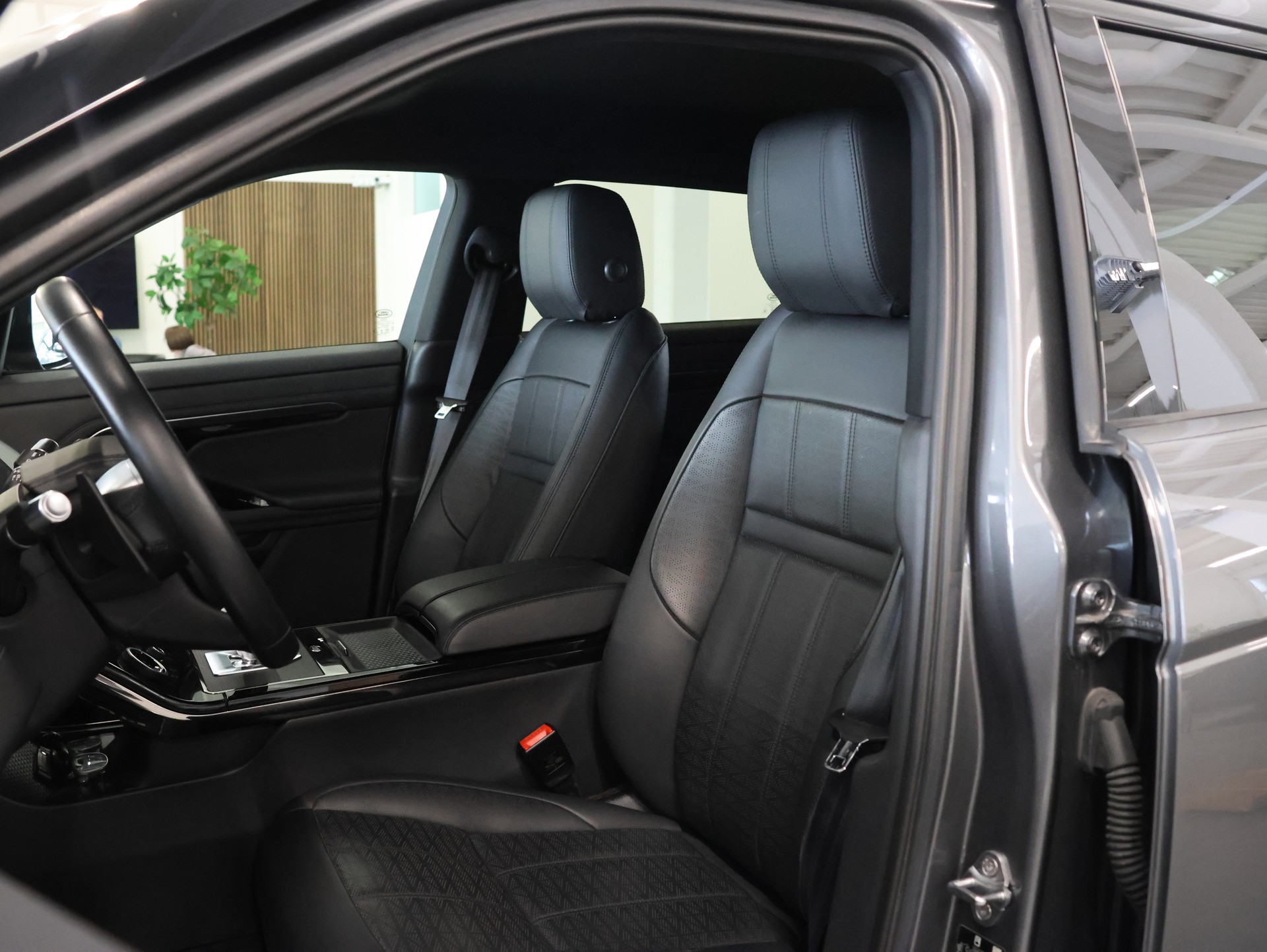 LAND ROVER Range Rover Evoque R-Dynamic P 300 HSE AT9-image-11