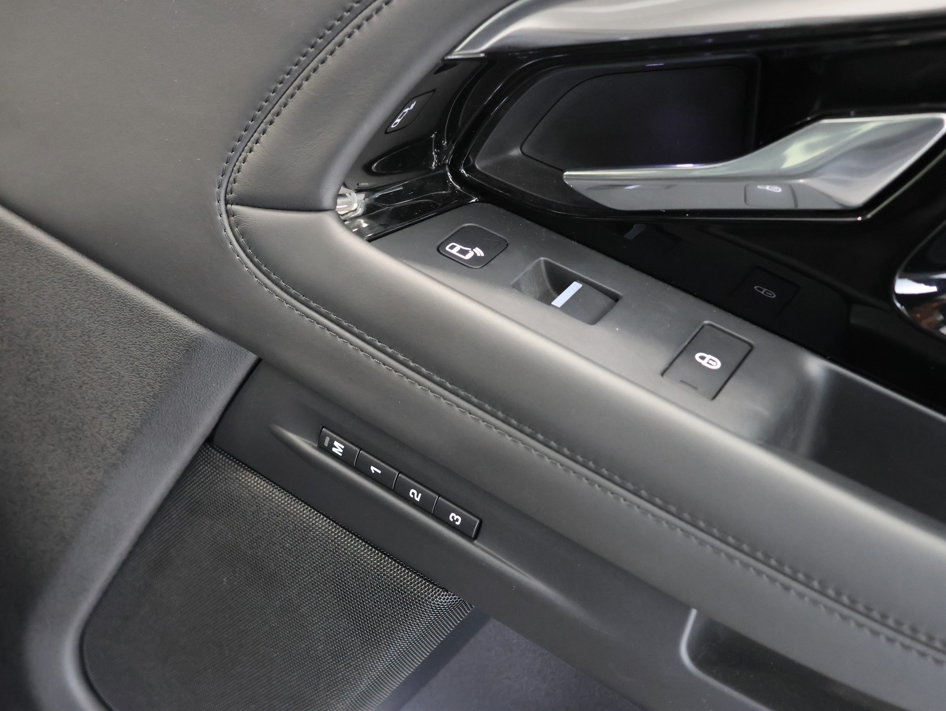 LAND ROVER Range Rover Evoque R-Dynamic P 300 HSE AT9-image-21