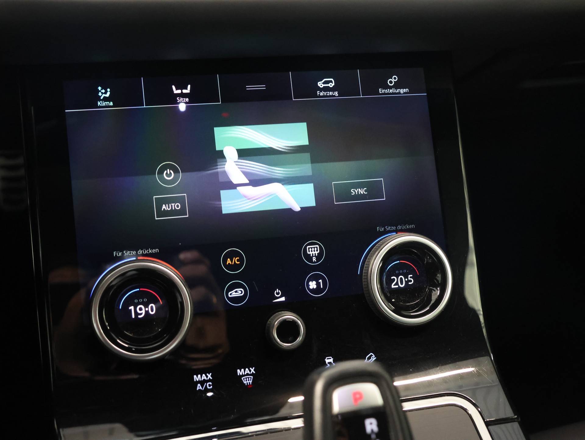 LAND ROVER Range Rover Evoque R-Dynamic P 300 HSE AT9-image-16