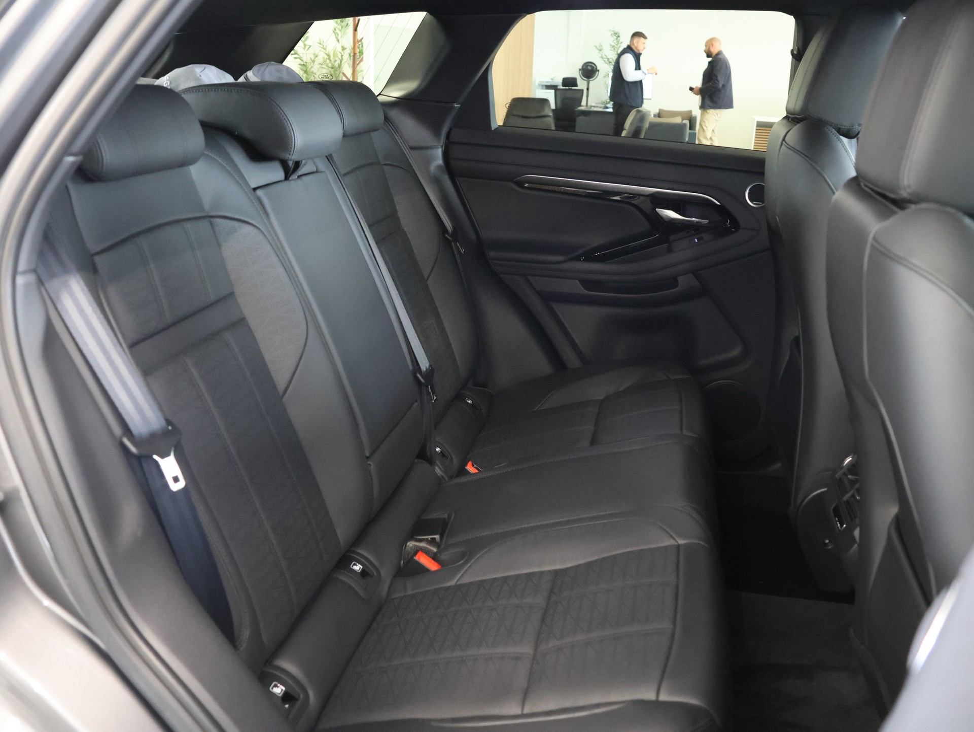 LAND ROVER Range Rover Evoque R-Dynamic P 300 HSE AT9-image-22