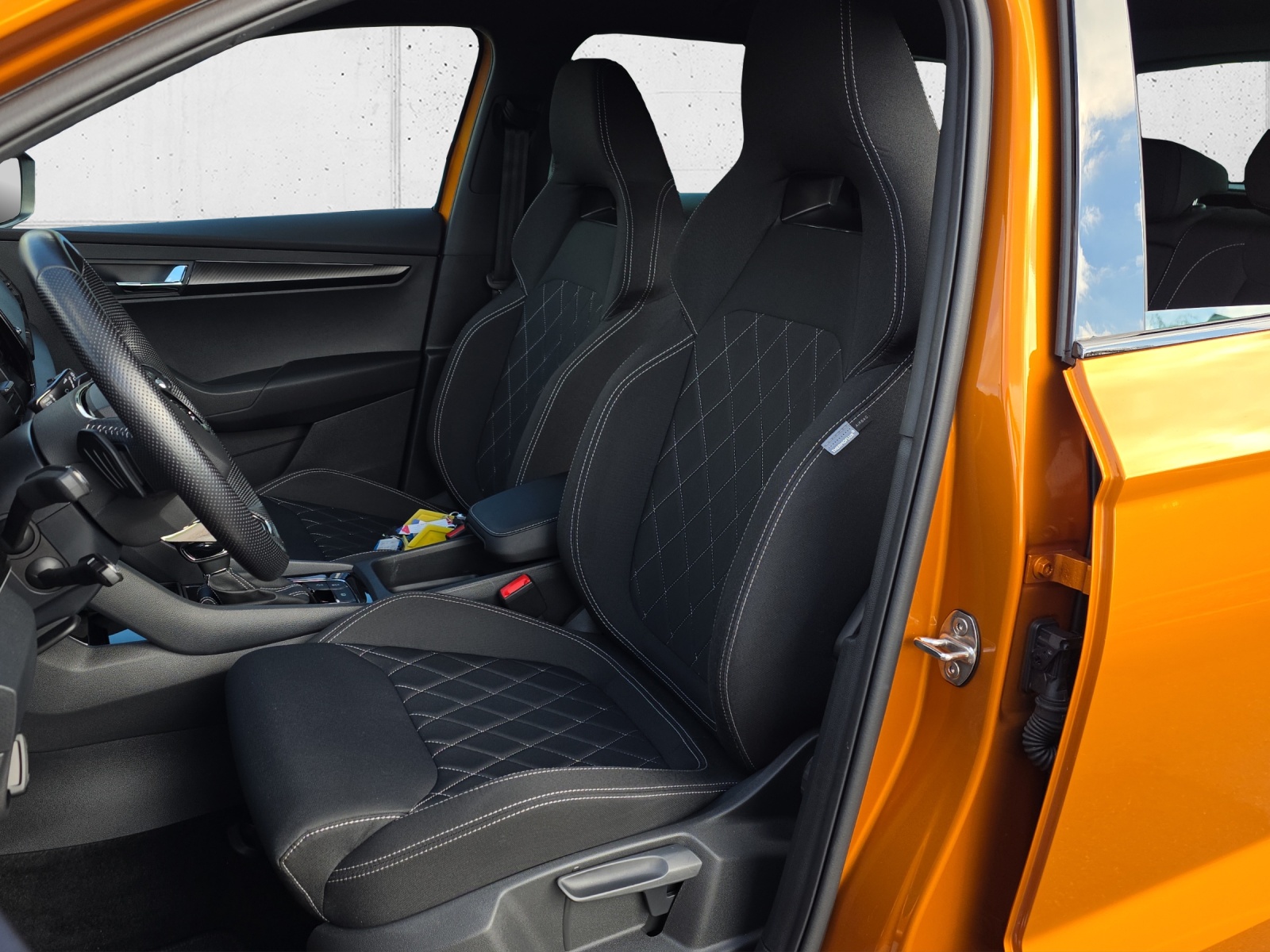 SKODA Karoq 2.0 TSI SportLine 4x4 DSG mit AHK, 360° Kamera, Virtual Pedal, Navi Columbus, Winterräder, usw.-image-10