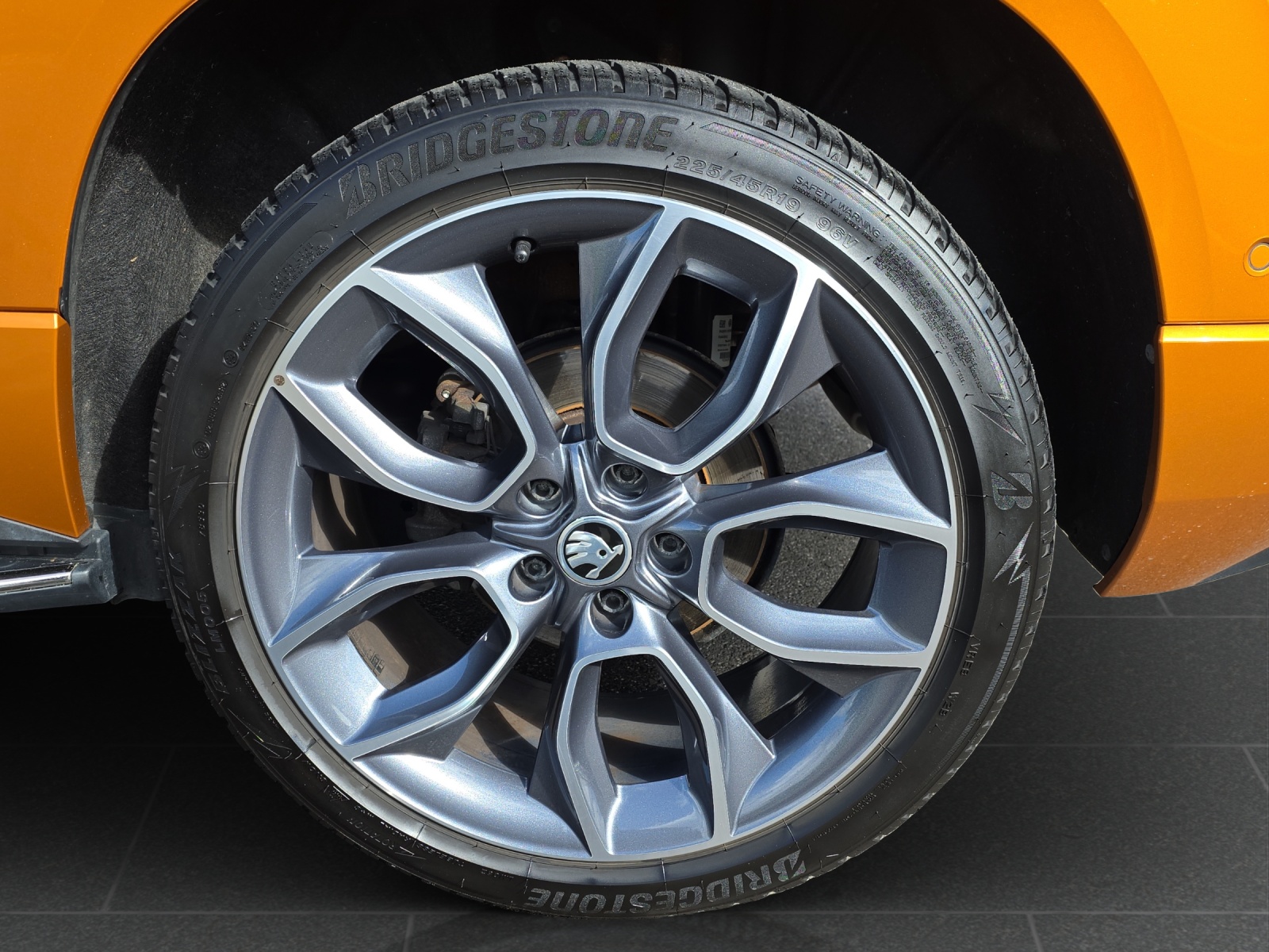 SKODA Karoq 2.0 TSI SportLine 4x4 DSG mit AHK, 360° Kamera, Virtual Pedal, Navi Columbus, Winterräder, usw.-image-7