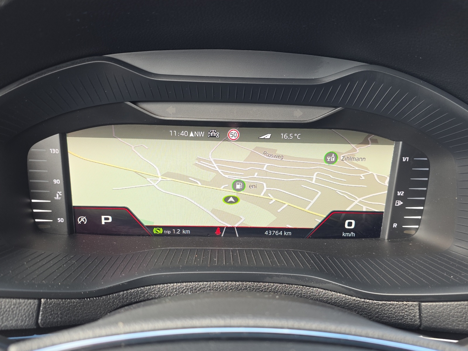 SKODA Karoq 2.0 TSI SportLine 4x4 DSG mit AHK, 360° Kamera, Virtual Pedal, Navi Columbus, Winterräder, usw.-image-14