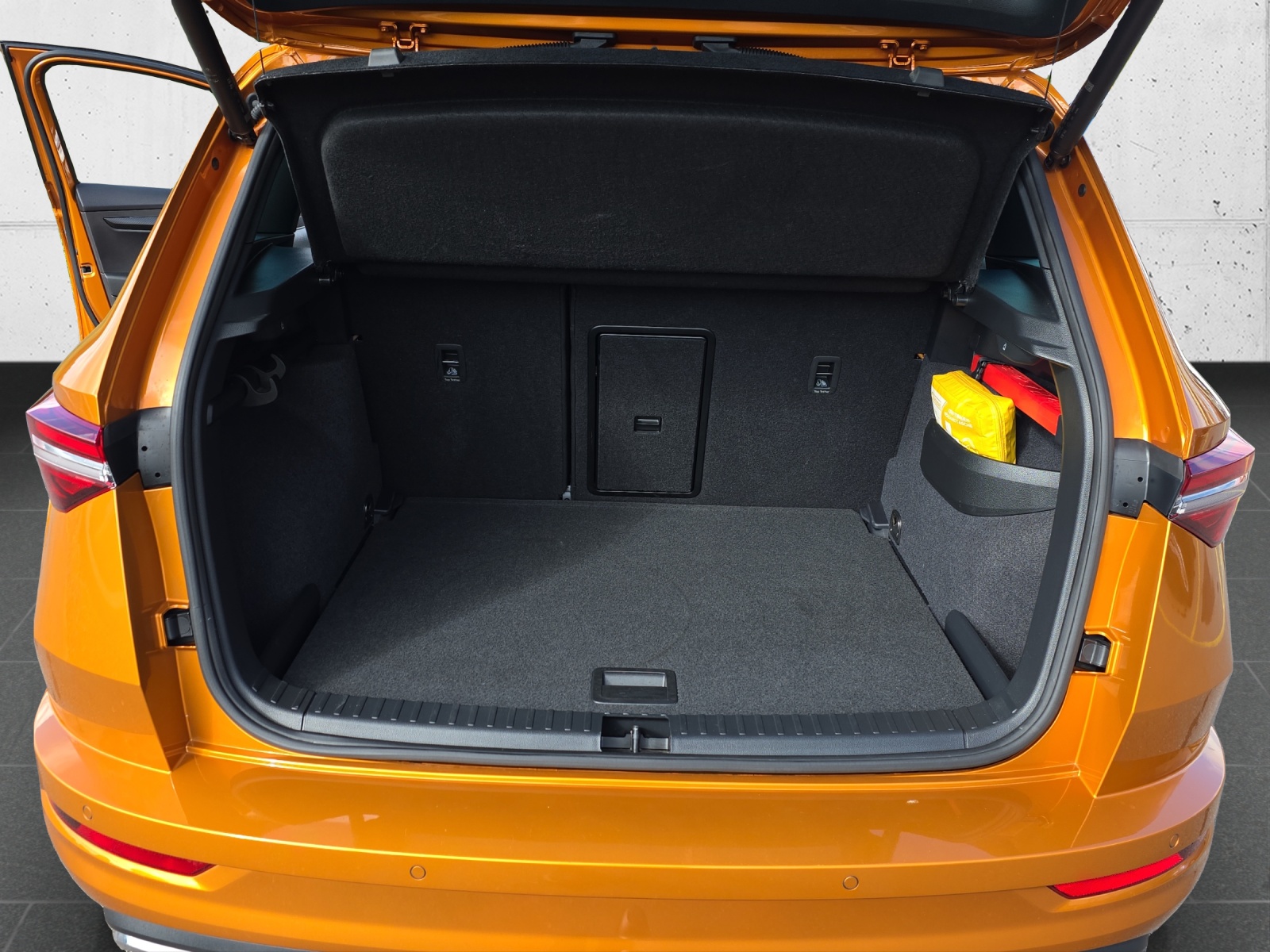 SKODA Karoq 2.0 TSI SportLine 4x4 DSG mit AHK, 360° Kamera, Virtual Pedal, Navi Columbus, Winterräder, usw.-image-8