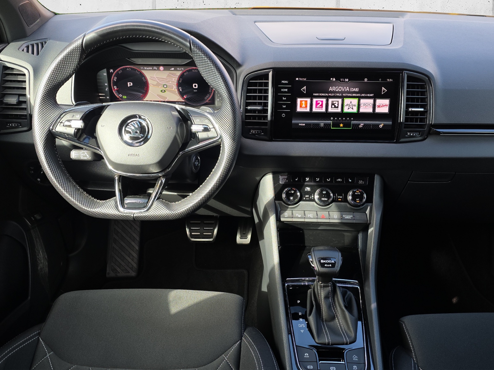SKODA Karoq 2.0 TSI SportLine 4x4 DSG mit AHK, 360° Kamera, Virtual Pedal, Navi Columbus, Winterräder, usw.-image-12