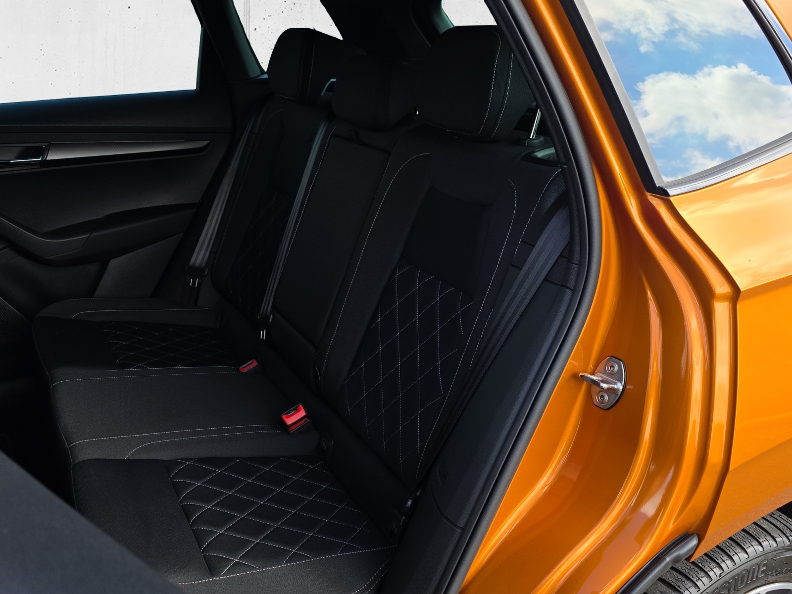 SKODA Karoq 2.0 TSI SportLine 4x4 DSG mit AHK, 360° Kamera, Virtual Pedal, Navi Columbus, Winterräder, usw.-image-11