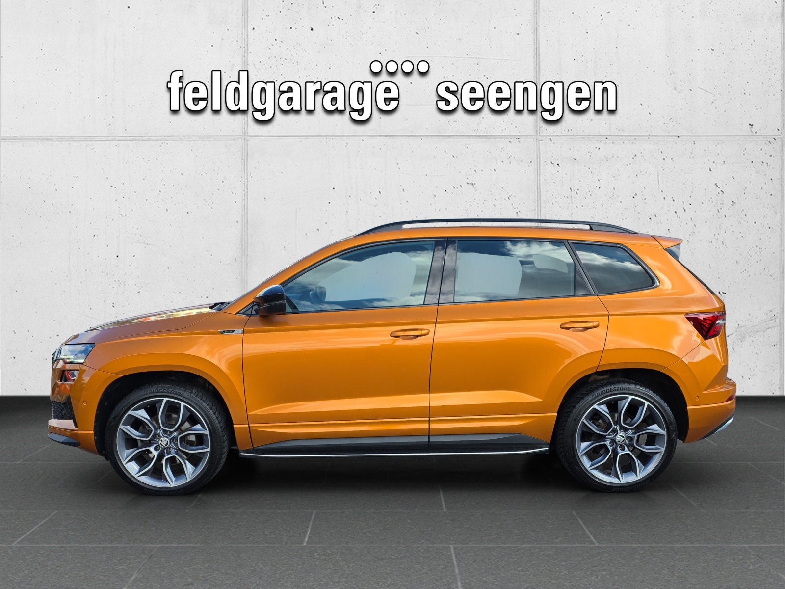 SKODA Karoq 2.0 TSI SportLine 4x4 DSG mit AHK, 360° Kamera, Virtual Pedal, Navi Columbus, Winterräder, usw.-showroom-element-1