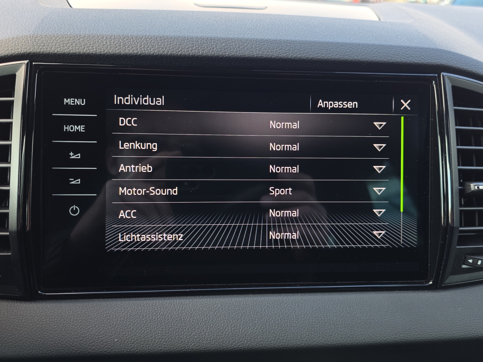 SKODA Karoq 2.0 TSI SportLine 4x4 DSG mit AHK, 360° Kamera, Virtual Pedal, Navi Columbus, Winterräder, usw.-image-22