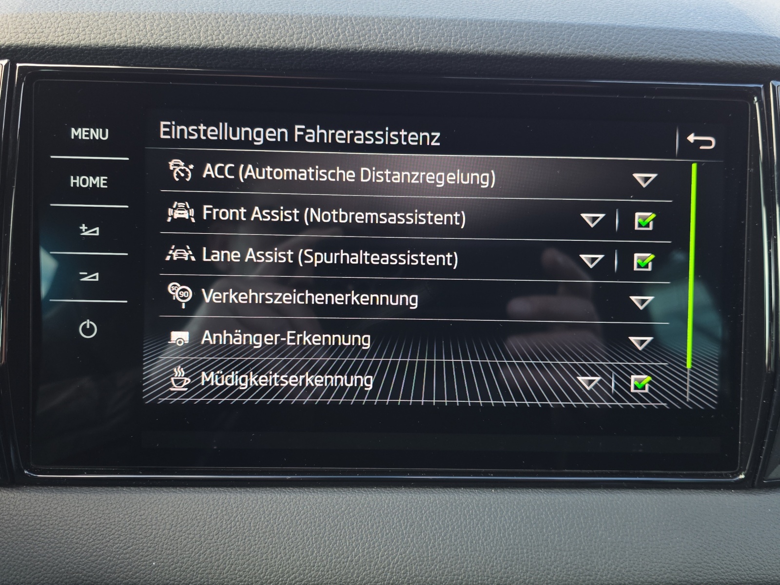 SKODA Karoq 2.0 TSI SportLine 4x4 DSG mit AHK, 360° Kamera, Virtual Pedal, Navi Columbus, Winterräder, usw.-image-20