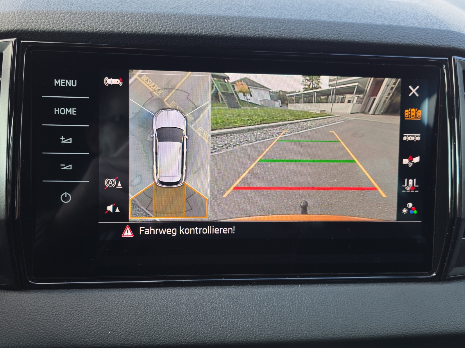 SKODA Karoq 2.0 TSI SportLine 4x4 DSG mit AHK, 360° Kamera, Virtual Pedal, Navi Columbus, Winterräder, usw.-image-17